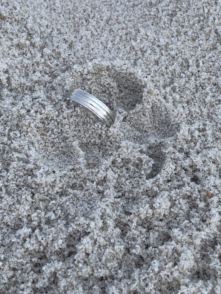 Find ost ring at the beach